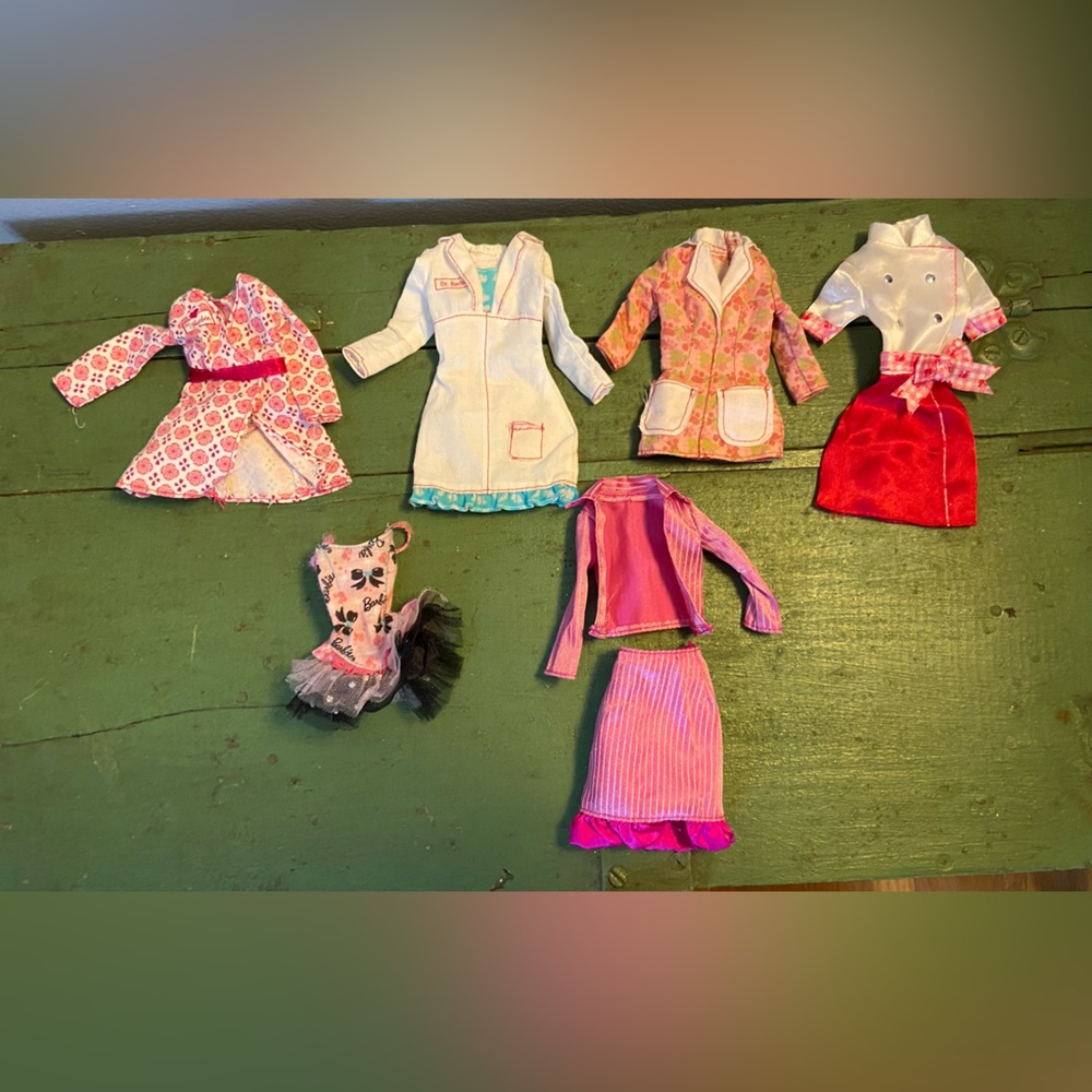Barbie career-inspired clothes (7 pcs)